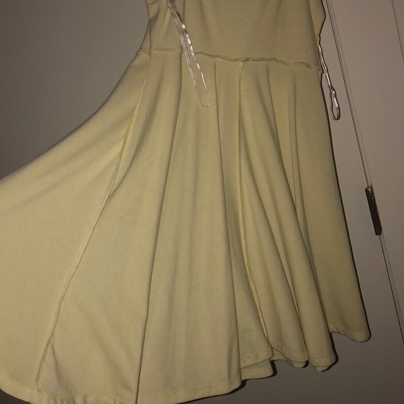 Cute Yellow Dress - Picture 3 of 4